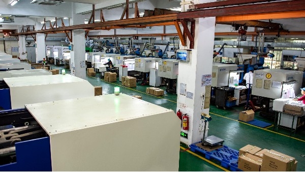 塑膠模具開模廠家生產過程中出現溢料怎么辦？